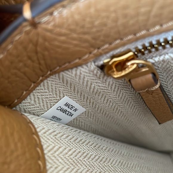 New , authentic britten medium adjustable shoulder bag - Picture 13 of 16